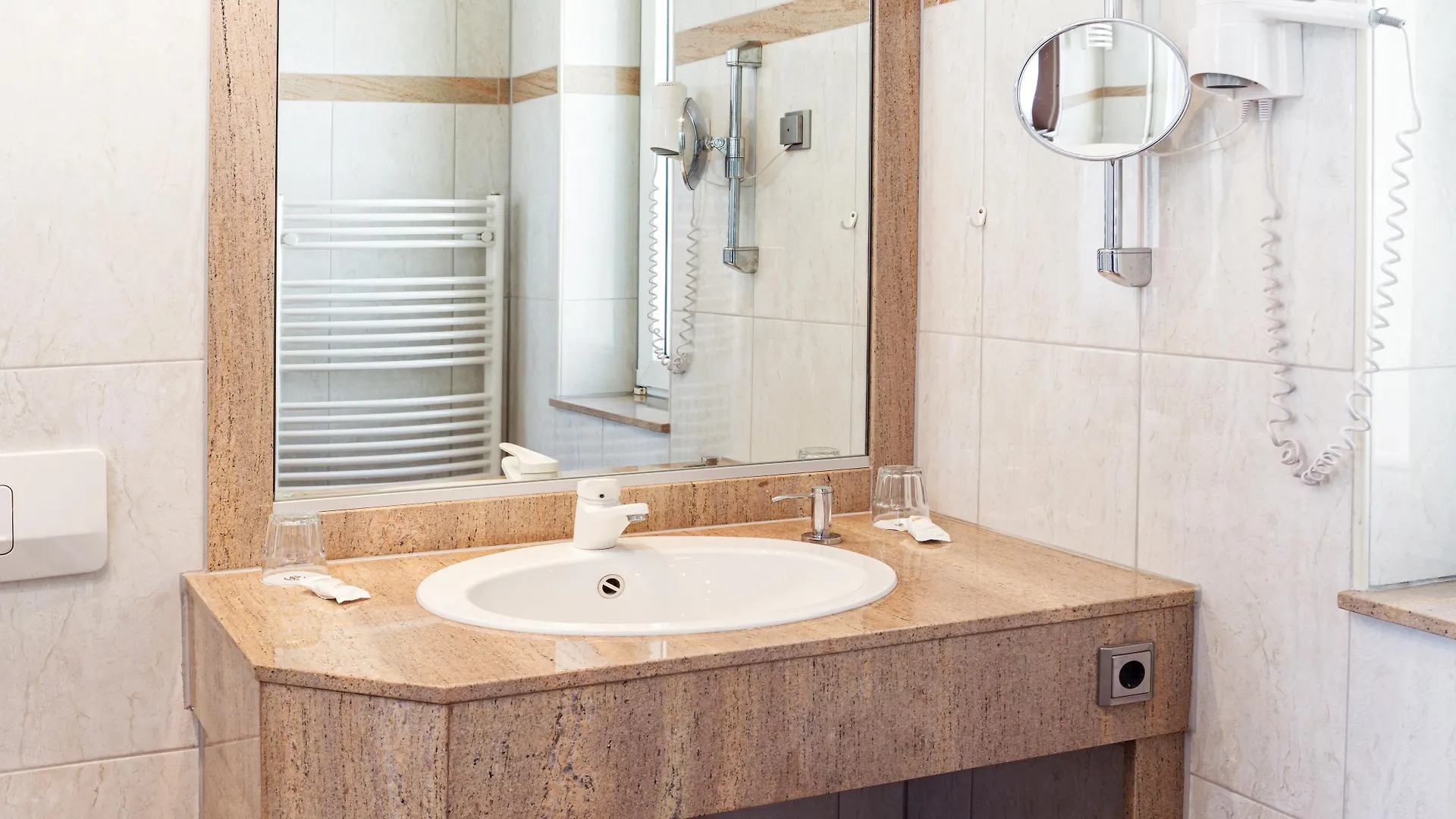 Hotel Duesseldorf City By Tulip Inn
